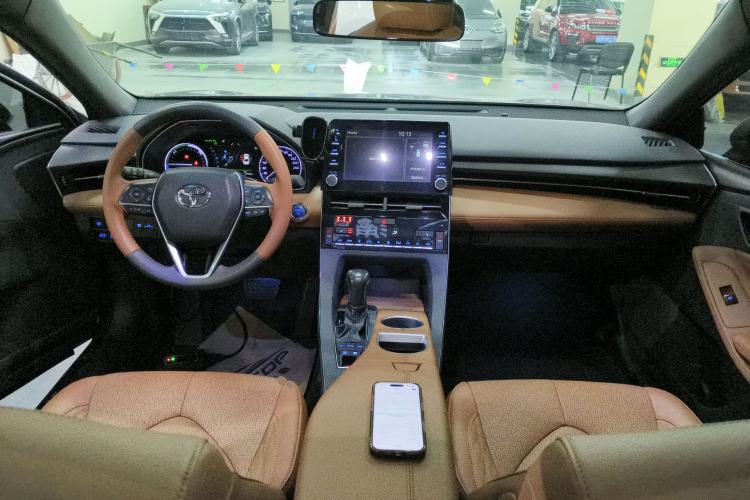 Used Toyota Avalon 2019 Dual-Engine 2.5L XLE Prestige Version China VI Standard Center Console
