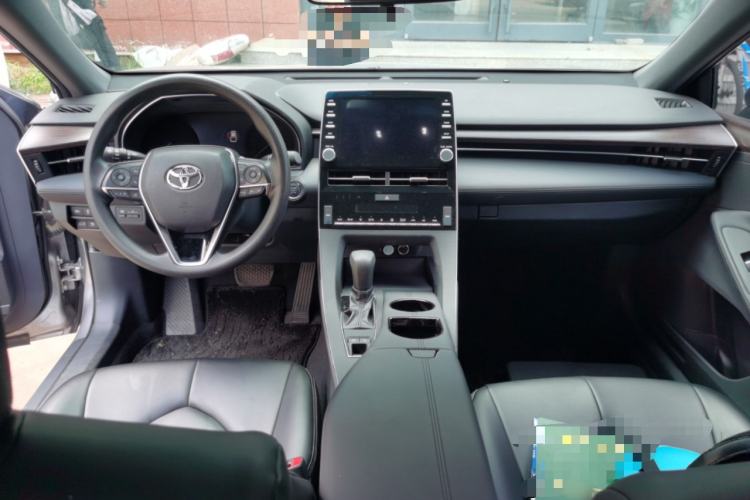 Used Toyota Avalon 2019 2.0L Ambition Edition China VI Center Console