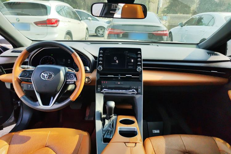 Used Toyota Avalon 2019 2.5L Touring Premium Version China VI Standard Center Console