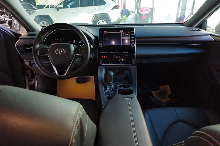 Used Toyota Avalon 2019 2.0L Ambition Edition China VI Center Console