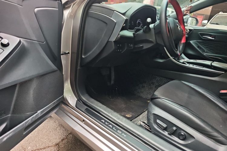 Used Toyota Avalon 2019 Dual-Engine 2.5L XLE Prestige Version China VI Standard Driver Seat