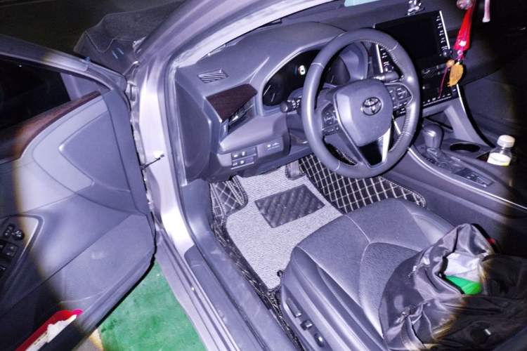 Used Toyota Avalon 2019 2.0L Luxury Edition China VI Standard Driver Seat