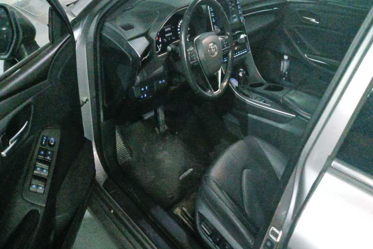 Used Toyota Avalon 2019 2.0L Luxury Edition China VI Standard Driver Seat