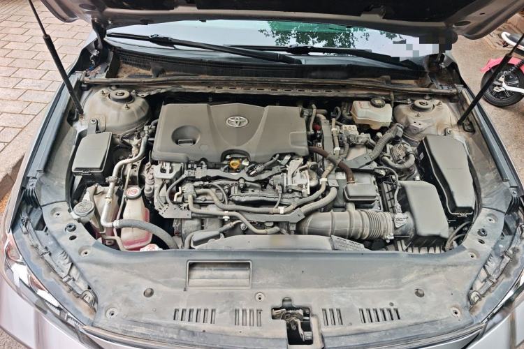 Used Toyota Avalon 2019 Dual-Engine 2.5L XLE Prestige Version China VI Standard Engine Bay