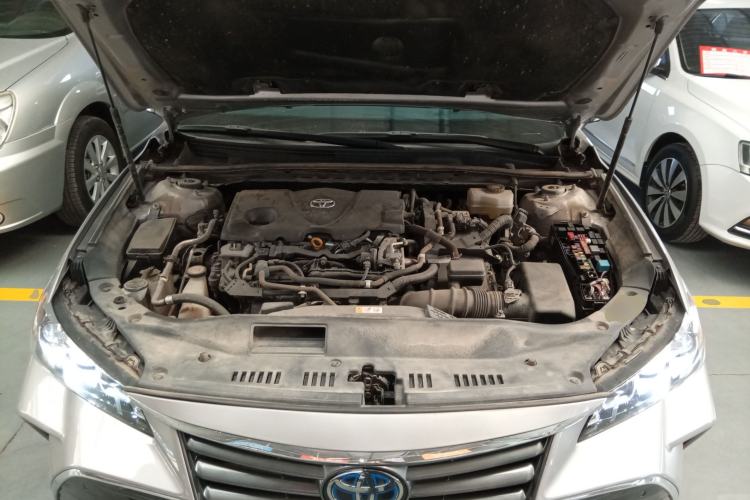 Used Toyota Avalon 2019 Dual-Engine 2.5L XLE Prestige Version China VI Standard Engine Bay