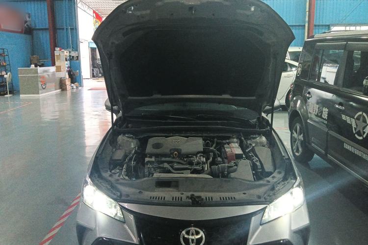 Used Toyota Avalon 2019 2.0L Luxury Edition China VI Standard Engine Bay