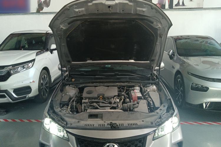 Used Toyota Avalon 2019 2.0L Luxury Edition China VI Standard Engine Bay