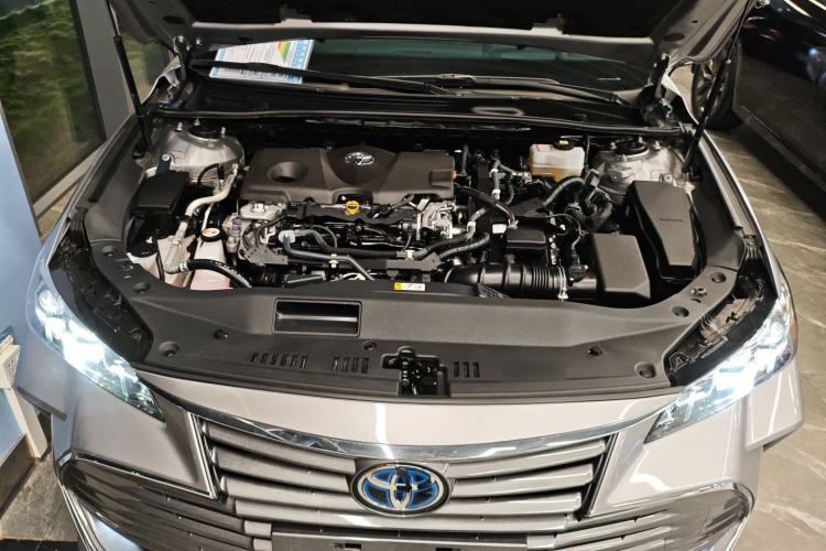 Used Toyota Avalon 2019 Dual-Engine 2.5L Luxury Edition China VI Standard Engine Bay