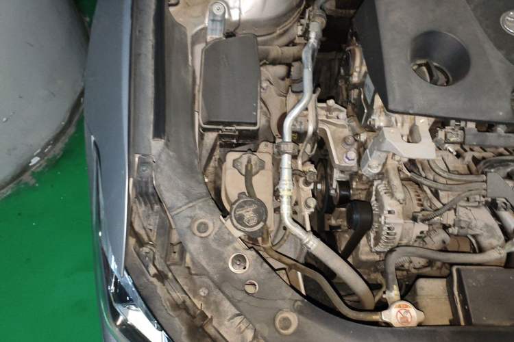 Used Toyota Avalon 2019 2.0L XLE Premium Edition China VI Engine Bay Right