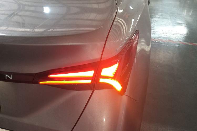 Used Toyota Avalon 2019 2.0L Luxury Edition China VI Standard Exterior 1