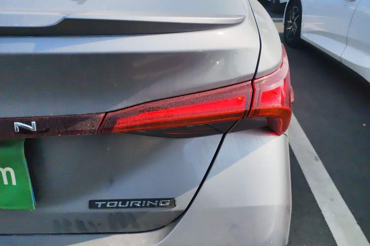 Used Toyota Avalon 2019 2.5L Touring Premium Version China VI Standard Exterior 3