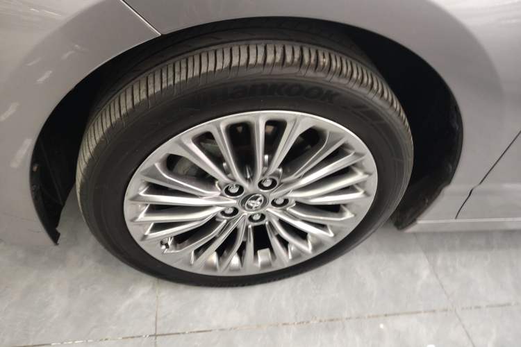 Used Toyota Avalon 2019 Dual-Engine 2.5L XLE Prestige Version China VI Standard Exterior 7