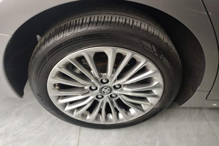 Used Toyota Avalon 2019 Dual-Engine 2.5L XLE Prestige Version China VI Standard Exterior 8