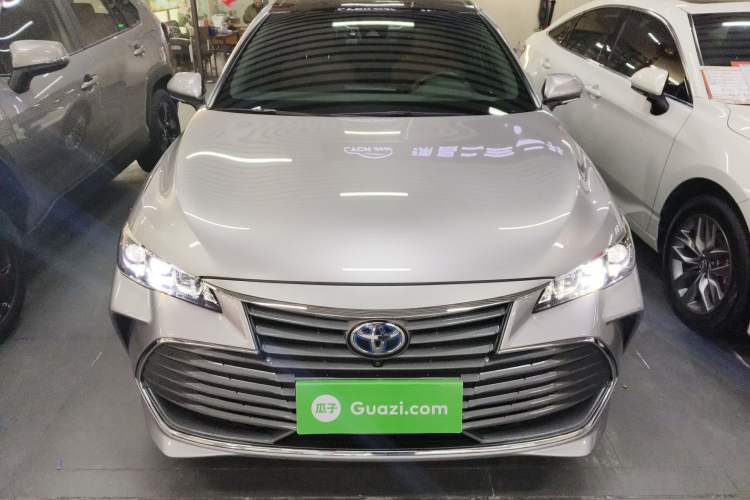 Used Toyota Avalon 2019 Dual-Engine 2.5L XLE Prestige Version China VI Standard Front