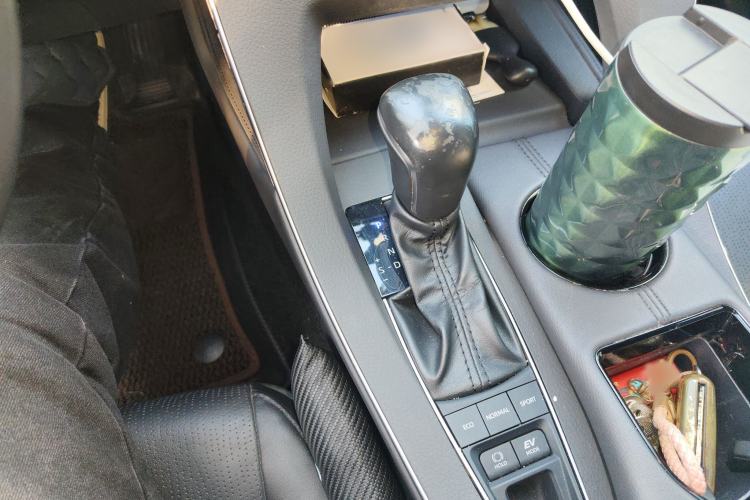 Used Toyota Avalon 2019 Dual-Engine 2.5L Luxury Edition China VI Standard Gear Lever