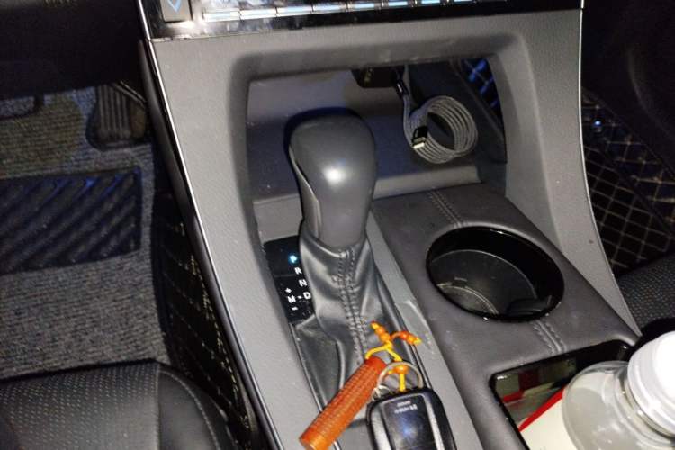 Used Toyota Avalon 2019 2.0L Luxury Edition China VI Standard Gear Lever