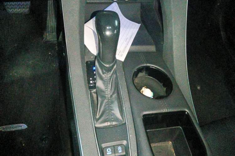 Used Toyota Avalon 2019 2.0L Luxury Edition China VI Standard Gear Lever