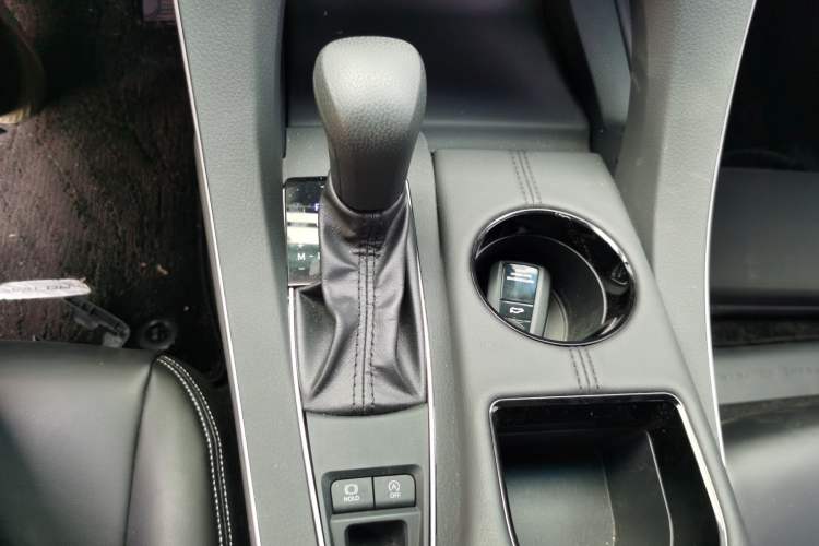 Used Toyota Avalon 2019 2.0L Ambition Edition China VI Gear Lever