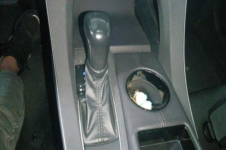 Used Toyota Avalon 2019 2.0L Luxury Edition China VI Standard Gear Lever