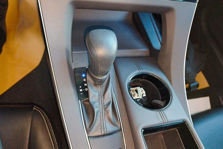 Used Toyota Avalon 2019 2.0L Ambition Edition China VI Gear Lever