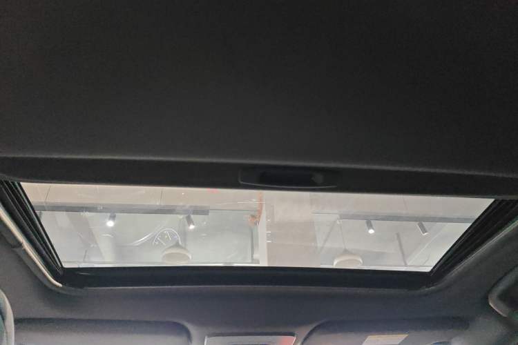 Used Toyota Avalon 2019 2.0L XLE Premium Edition China VI Headliner