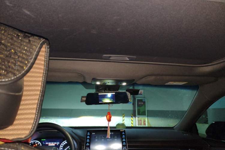 Used Toyota Avalon 2019 2.0L XLE Premium Edition China VI Headliner
