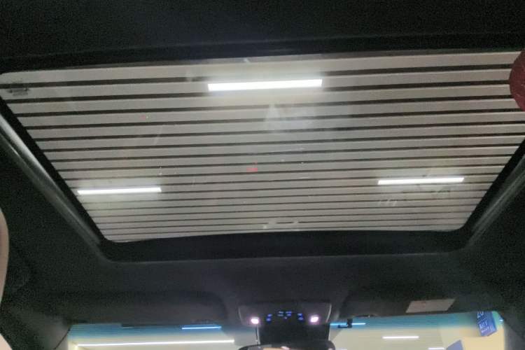 Used Toyota Avalon 2019 Dual-Engine 2.5L XLE Prestige Version China VI Standard Headliner
