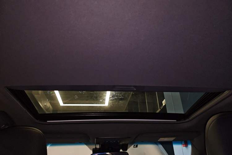 Used Toyota Avalon 2019 Dual-Engine 2.5L Luxury Edition China VI Standard Headliner