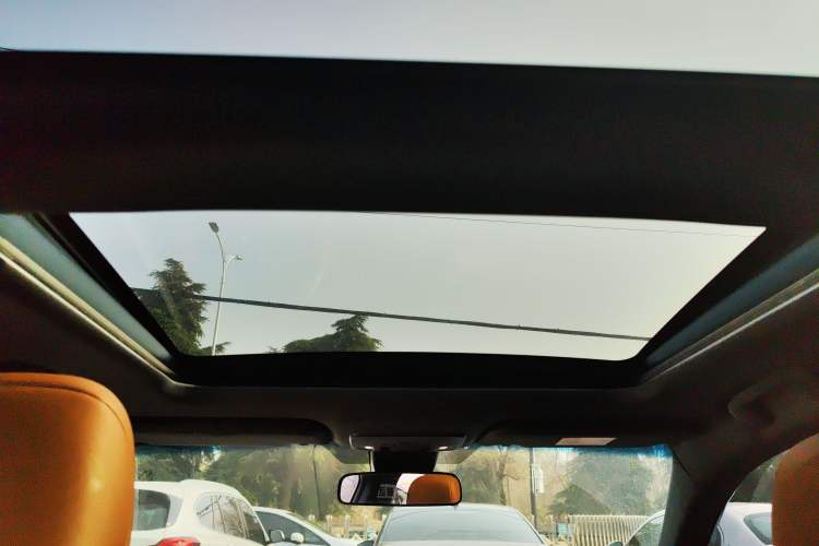 Used Toyota Avalon 2019 2.5L Touring Premium Version China VI Standard Headliner