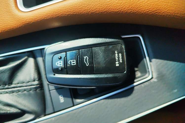 Used Toyota Avalon 2019 2.5L Touring Premium Version China VI Standard Interior 1
