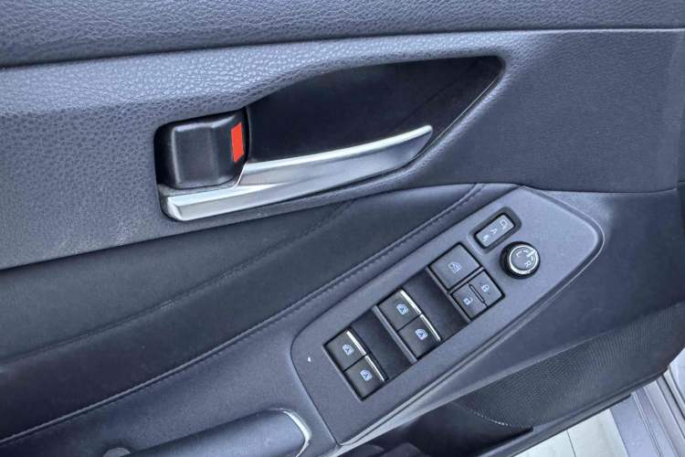 Used Toyota Avalon 2019 2.0L XLE Premium Edition China VI Interior 11