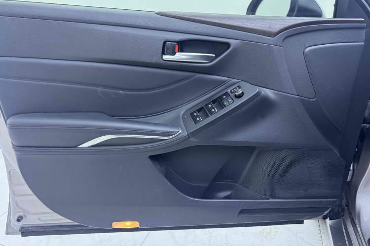 Used Toyota Avalon 2019 2.0L XLE Premium Edition China VI Interior 12