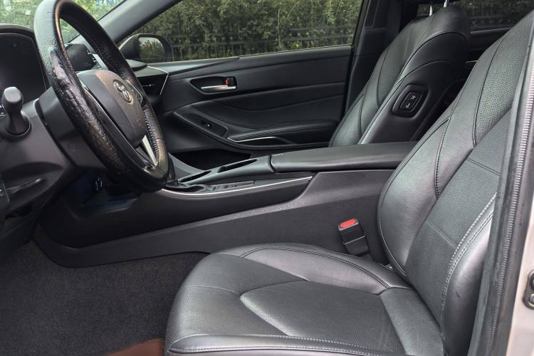 Used Toyota Avalon 2019 Dual-Engine 2.5L Luxury Edition China VI Standard Interior 2