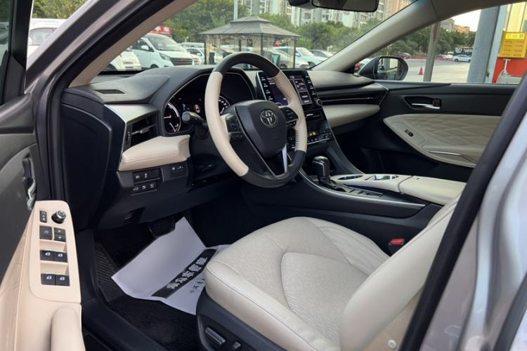 Used Toyota Avalon 2019 Dual-Engine 2.5L XLE Prestige Version China VI Standard Interior 2