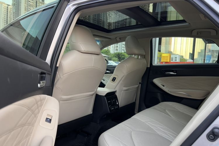 Used Toyota Avalon 2019 Dual-Engine 2.5L XLE Prestige Version China VI Standard Interior 3