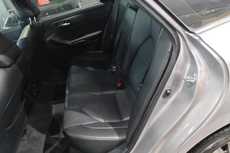 Used Toyota Avalon 2019 2.0L XLE Premium Edition China VI Interior 4