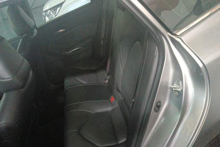 Used Toyota Avalon 2019 2.0L Luxury Edition China VI Standard Interior 4
