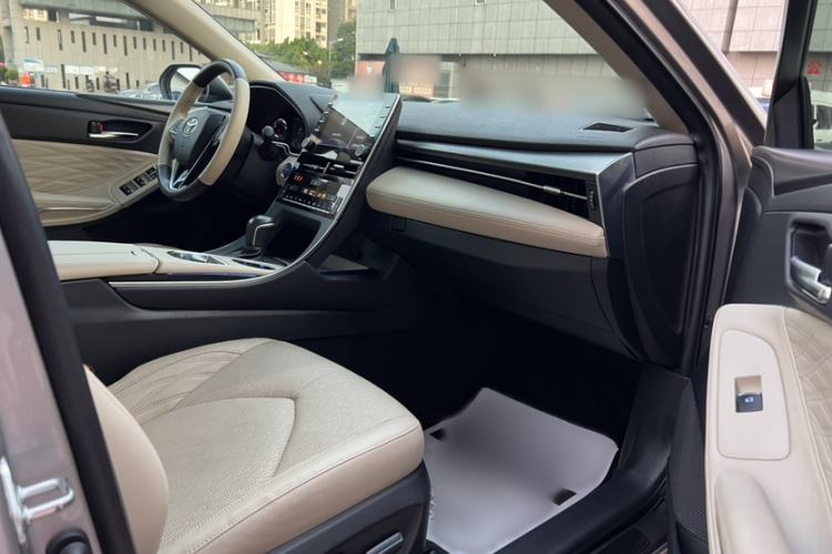 Used Toyota Avalon 2019 Dual-Engine 2.5L XLE Prestige Version China VI Standard Interior 4