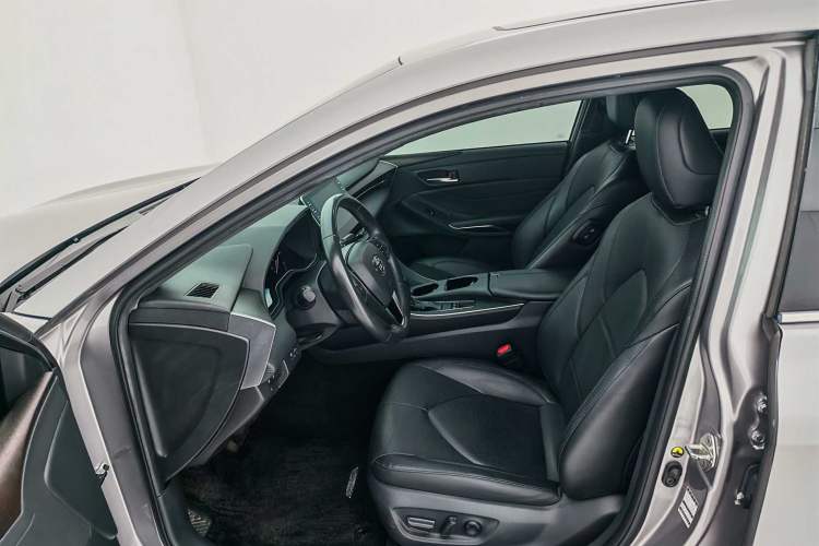 Used Toyota Avalon 2019 2.0L Luxury Edition China VI Standard Interior 4
