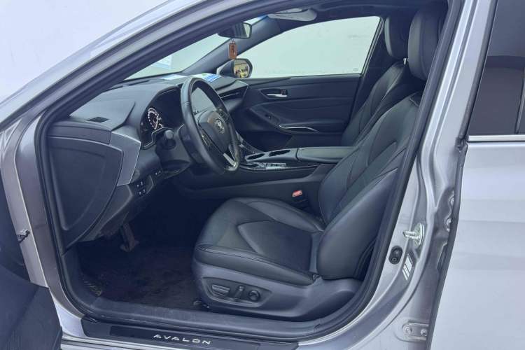 Used Toyota Avalon 2019 2.0L XLE Premium Edition China VI Interior 6