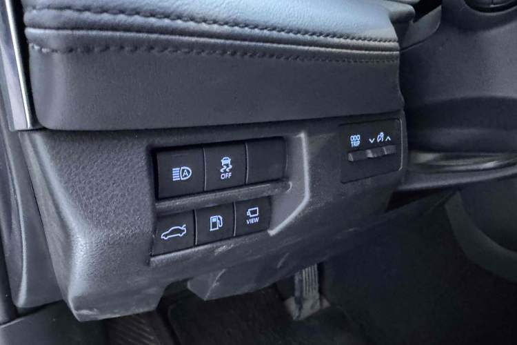 Used Toyota Avalon 2019 2.0L XLE Premium Edition China VI Interior 9