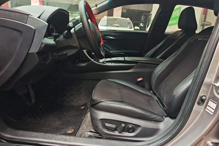 Used Toyota Avalon 2019 Dual-Engine 2.5L XLE Prestige Version China VI Standard Left Front Seat
