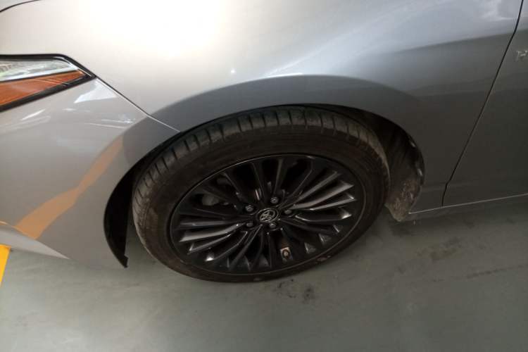 Used Toyota Avalon 2019 Dual-Engine 2.5L XLE Prestige Version China VI Standard Left Front Wheel Hub