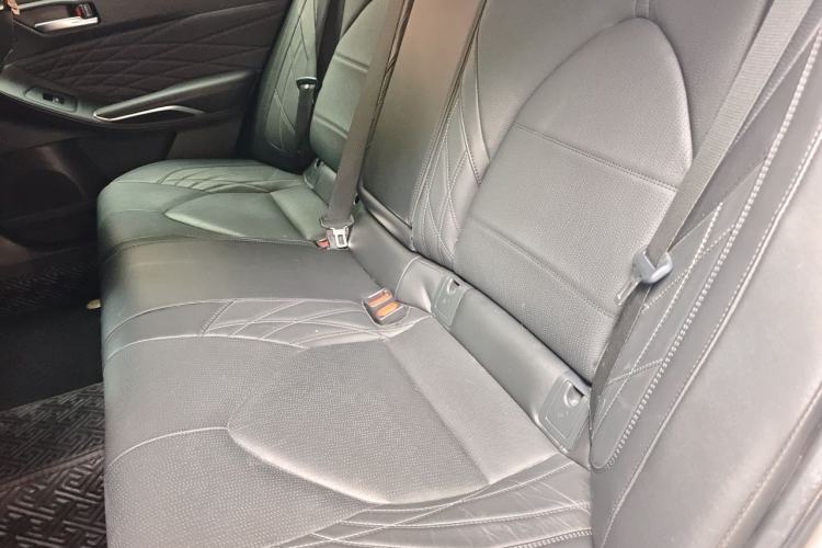 Used Toyota Avalon 2019 Dual-Engine 2.5L XLE Prestige Version China VI Standard Left Rear Seat
