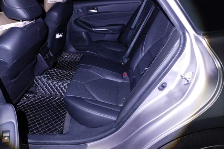 Used Toyota Avalon 2019 2.0L Luxury Edition China VI Standard Left Rear Seat