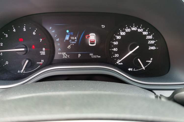 Used Toyota Avalon 2019 2.0L Ambition Edition China VI Odometer Close Up