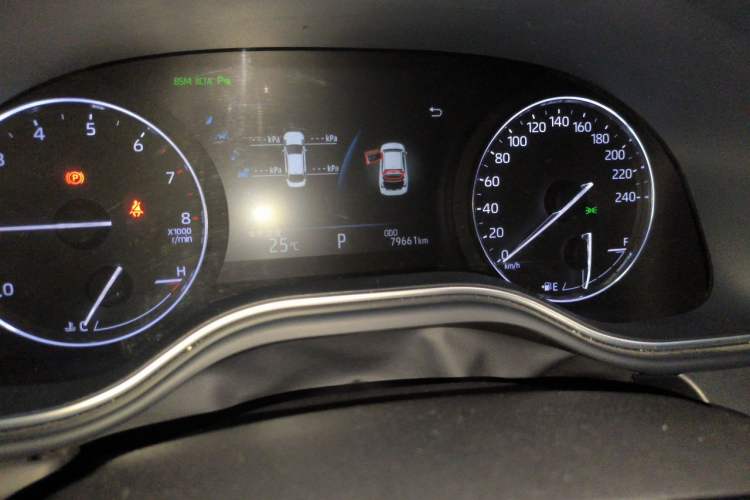 Used Toyota Avalon 2019 2.0L XLE Premium Edition China VI Odometer Close Up