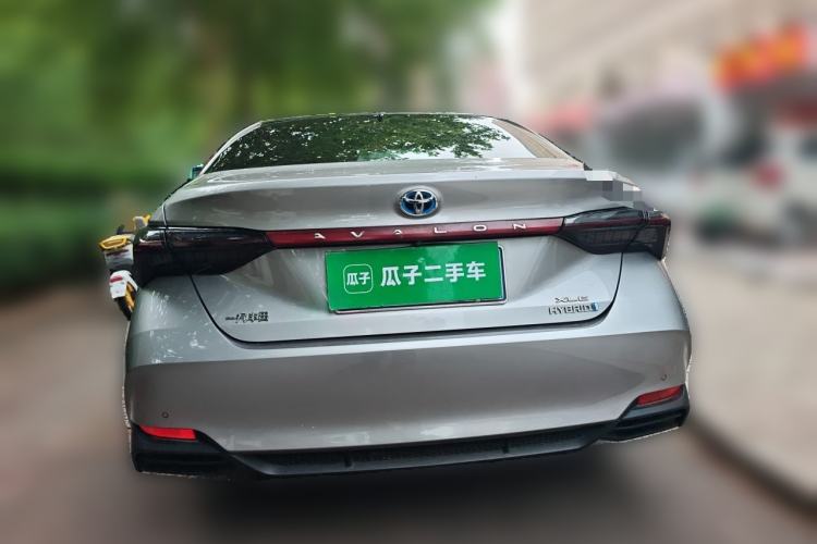 Used Toyota Avalon 2019 Dual-Engine 2.5L XLE Prestige Version China VI Standard Rear
