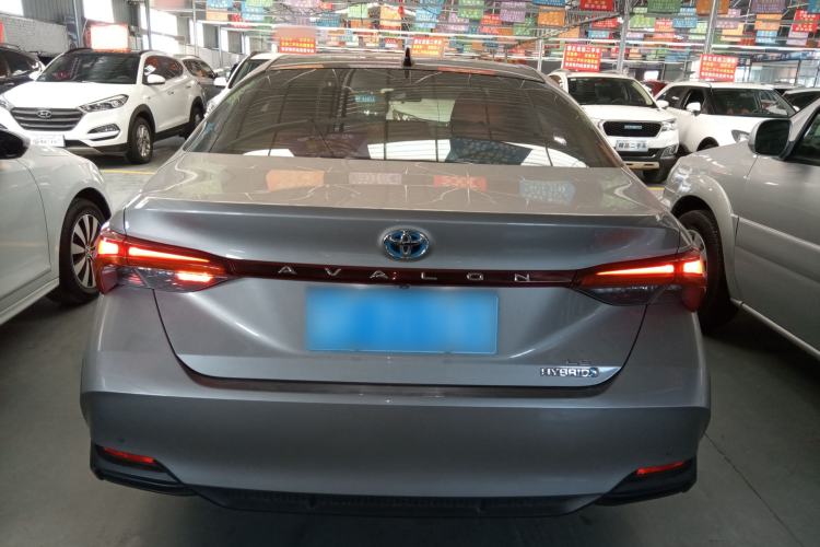 Used Toyota Avalon 2019 Dual-Engine 2.5L XLE Prestige Version China VI Standard Rear