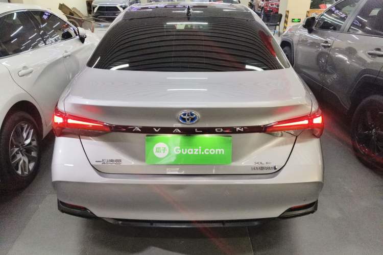 Used Toyota Avalon 2019 Dual-Engine 2.5L XLE Prestige Version China VI Standard Rear